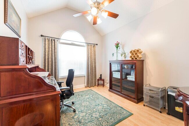 Foto del edificio - 131 Elsa Way