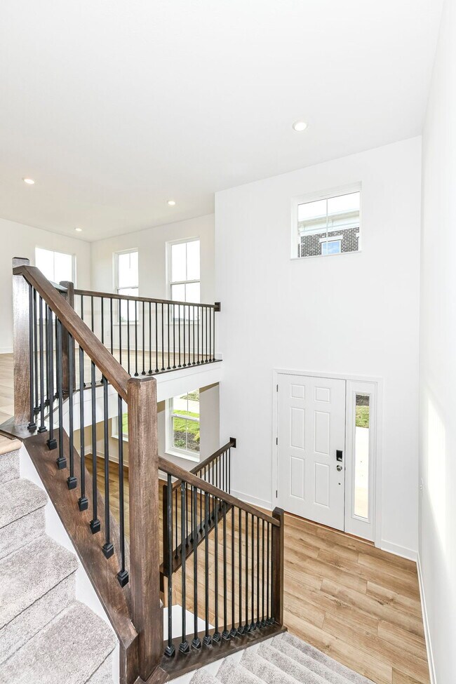 Building Photo - 9312 Clarendon Dr