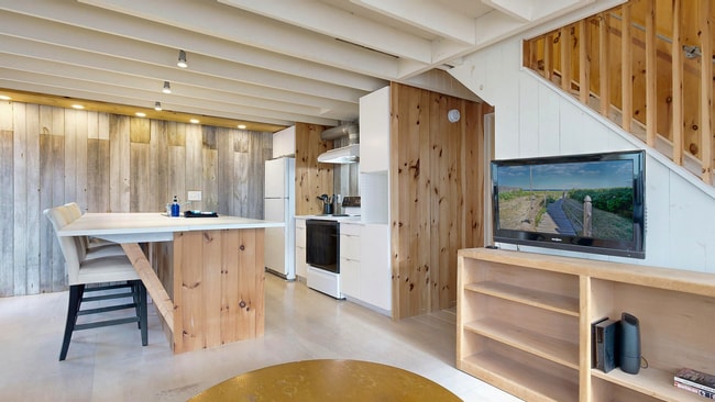 Building Photo - 42 Evergreen Ave