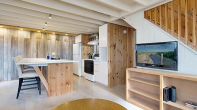 Building Photo - 42 Evergreen Ave