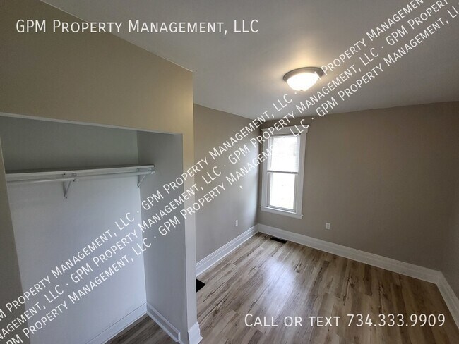 Building Photo - Unique Romulus Home for rent.