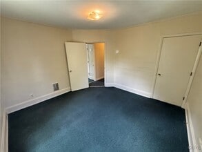 Building Photo - 4 Pleasant St