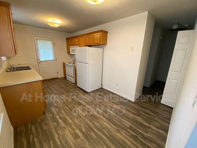 Building Photo - 3037 N Fremont Ave