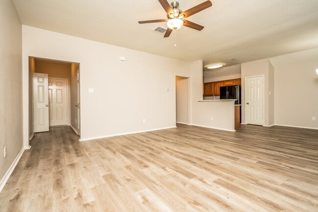Building Photo - 120 Meadow View Ln