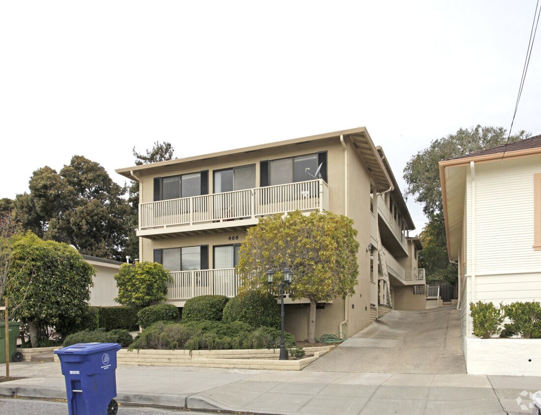 Foto principal - 466 Monroe St