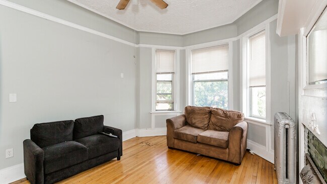 Foto del edificio - 2941 W Belmont Ave