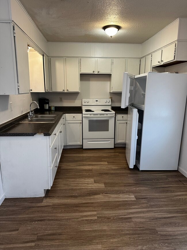 Building Photo - 1007 W Avenue Q
