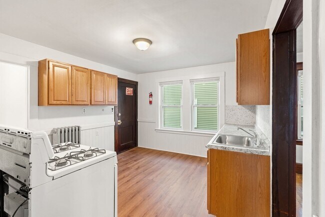 Building Photo - 7 Rockwell St