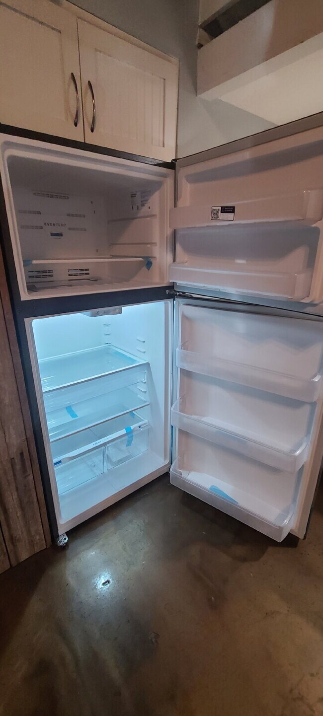 Building Photo - 211 E Voorhis Ave