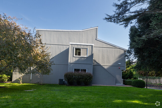 Building Photo - Hampton Mews Apartments