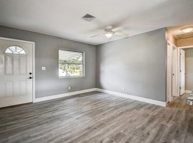 Foto del edificio - 6418 43rd Ave N