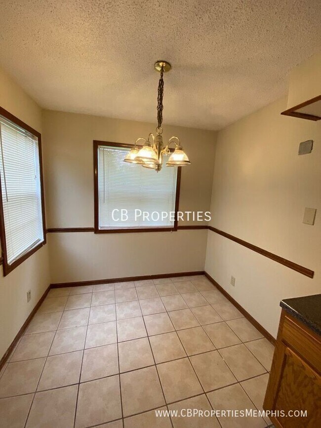 Foto del edificio - 1491 E Holmes Rd