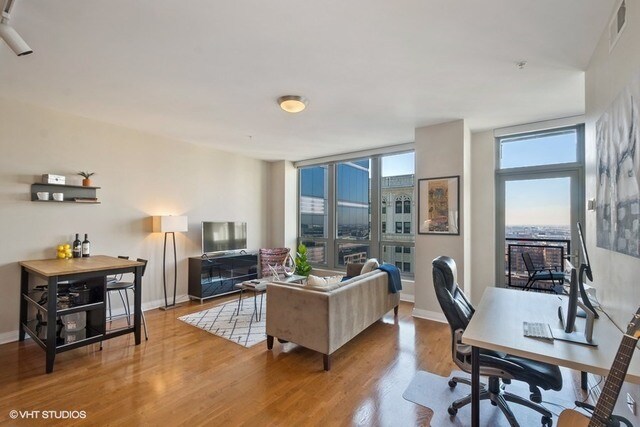 Foto del edificio - 565 W Quincy St