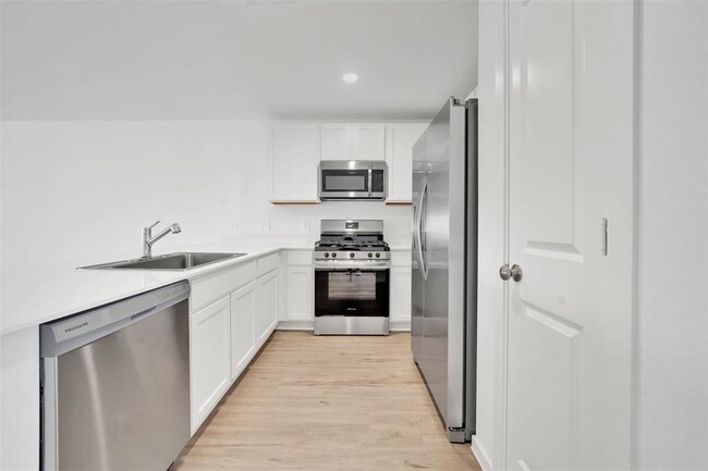 Building Photo - 17926 Becker Lndg Dr