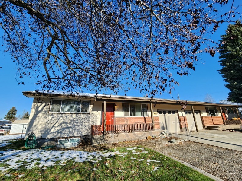 Primary Photo - 8423 E Valleyway Ave