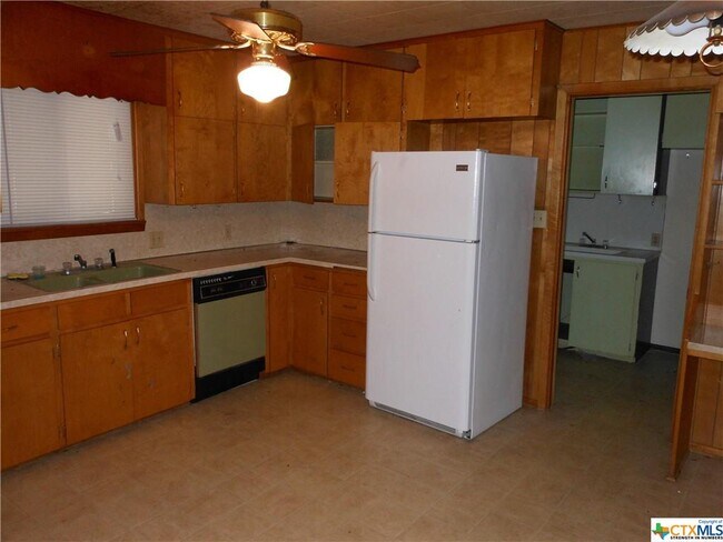 Building Photo - 849 I-35