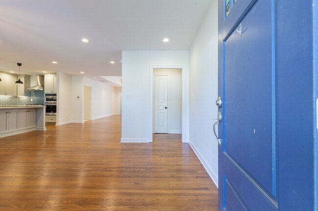 Building Photo - 3815 Montclair Dr
