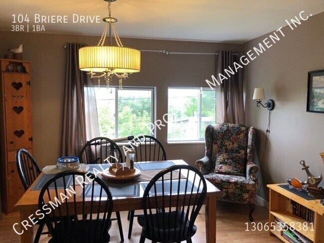 Photo du bâtiment - 3 Bedroom 1 Bathroom Full House in Regina Beach