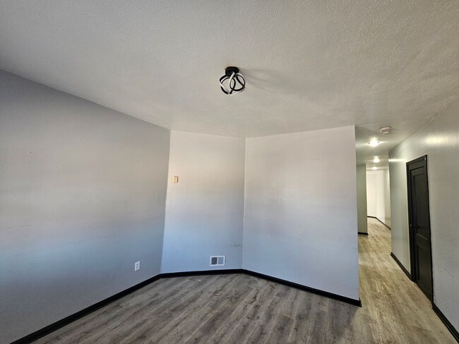 Foto del edificio - 6100 Hough Ave