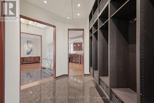 Building Photo - 89 Kingsway Crescent