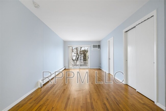 Building Photo - 307 Neptune Ave