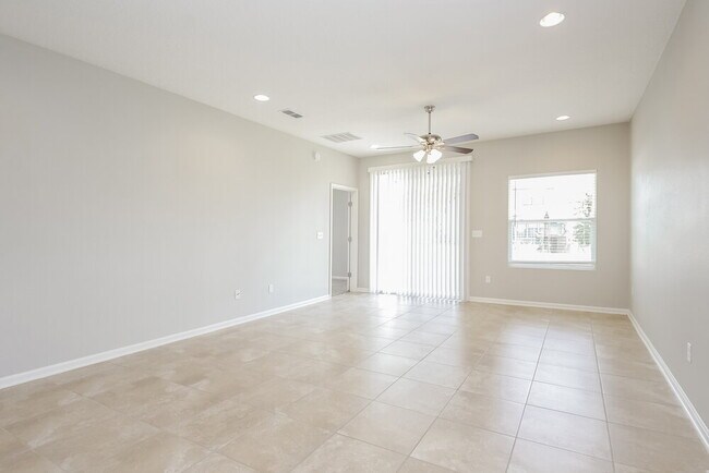 Building Photo - 931 Glendale Ln