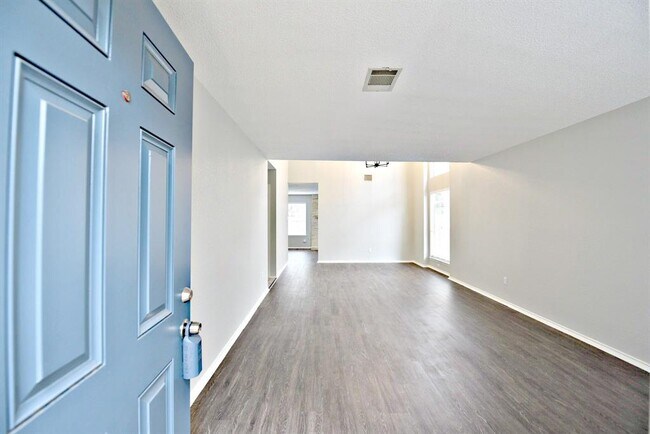 Foto del edificio - 13328 Black Canyon Dr