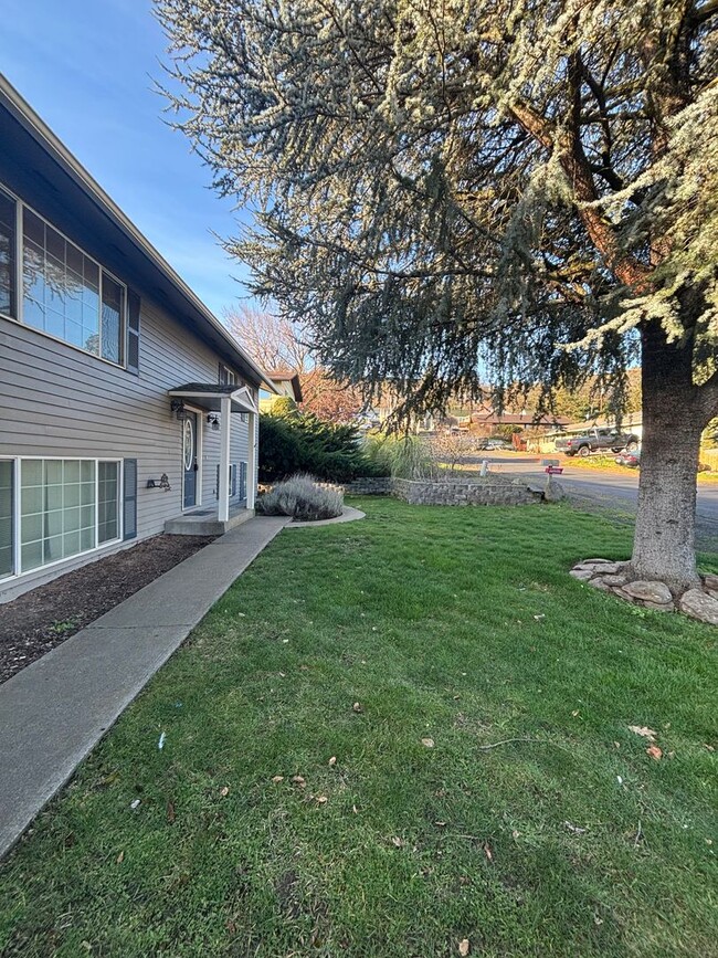 Building Photo - Stunning 4BR Family Home with Brand New Deck