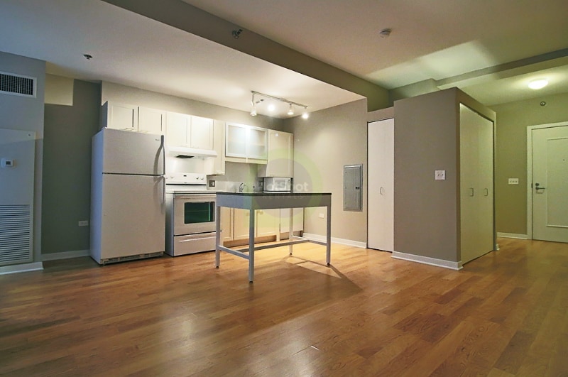 Primary Photo - 175 W Randolph St