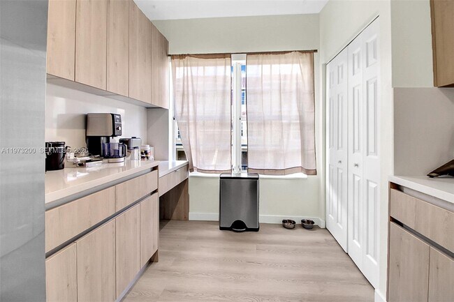 Foto del edificio - 742 NE 90th St