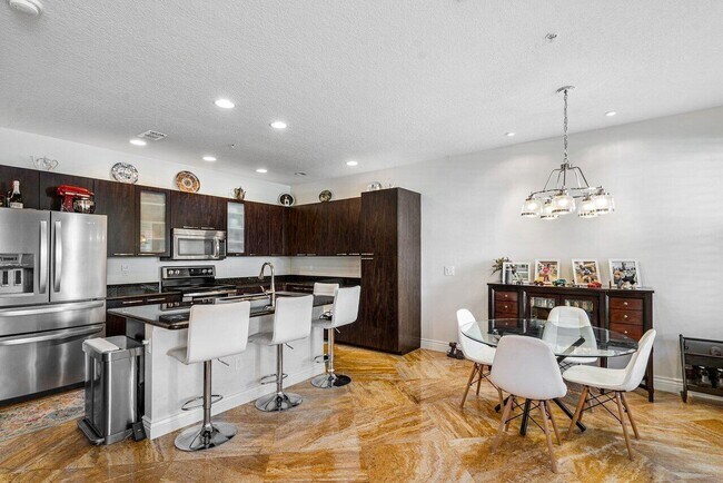 Foto del edificio - 4930 NW 15th Ave