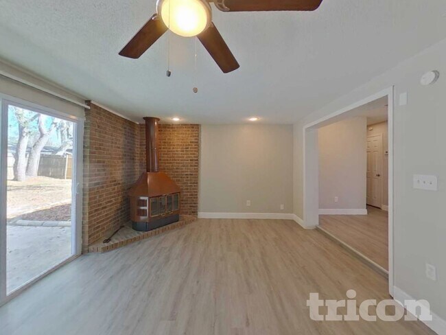 Building Photo - 2541 Brampton Ct