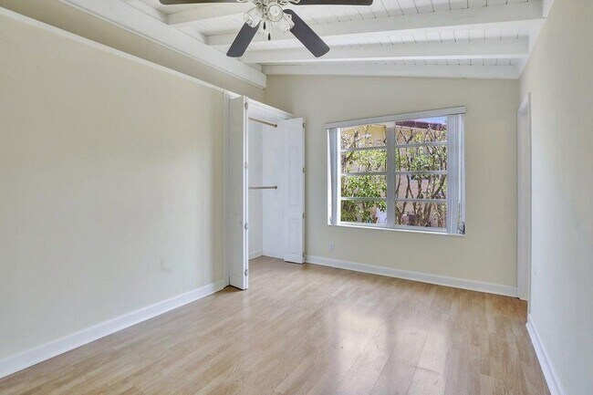 Building Photo - 1733 SW 5th Ct