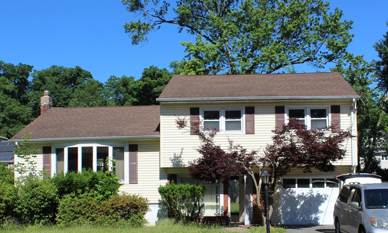 Primary Photo - 17 Brook Pl