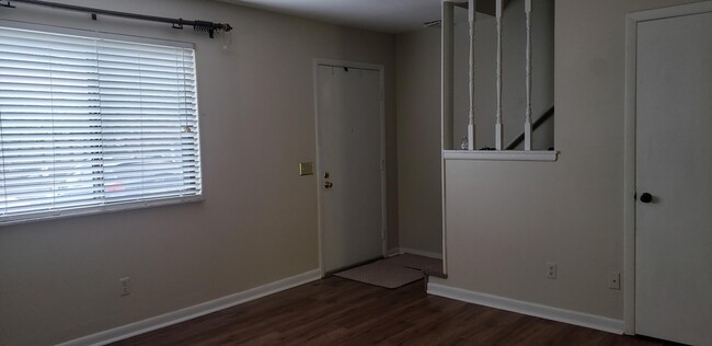 Building Photo - 143 Cherrywood Villa