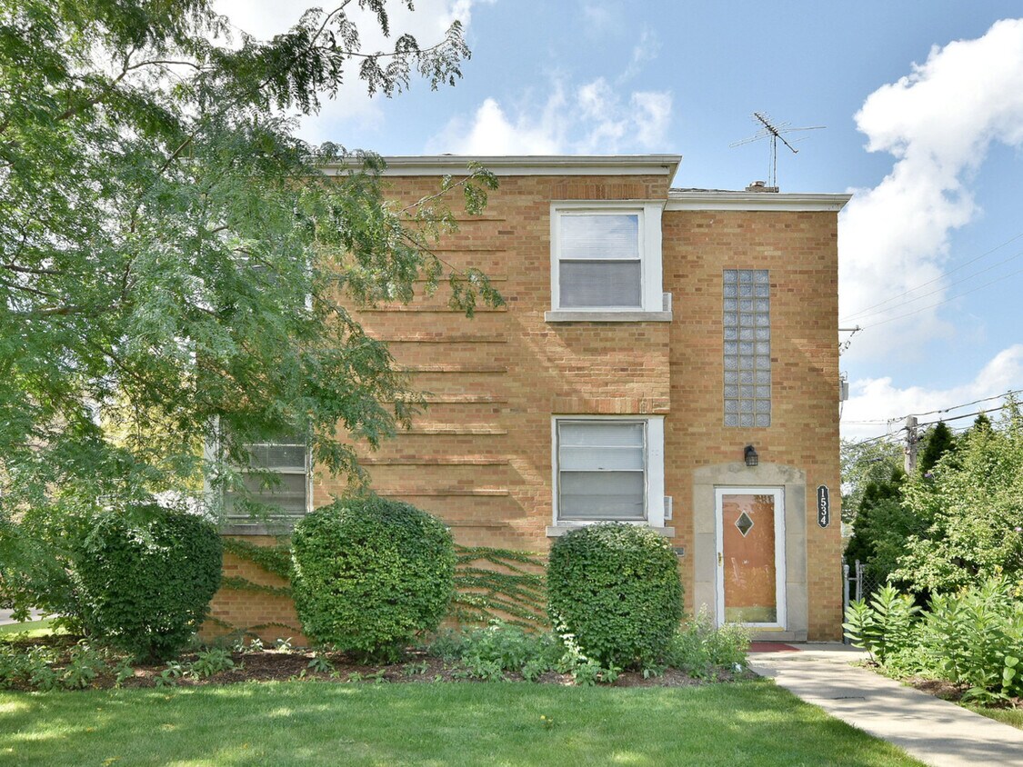 1534 Clinton Pl Unit 2, River Forest, IL 60305 Room for Rent in River