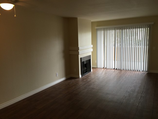 Building Photo - 801 Redondo Ave