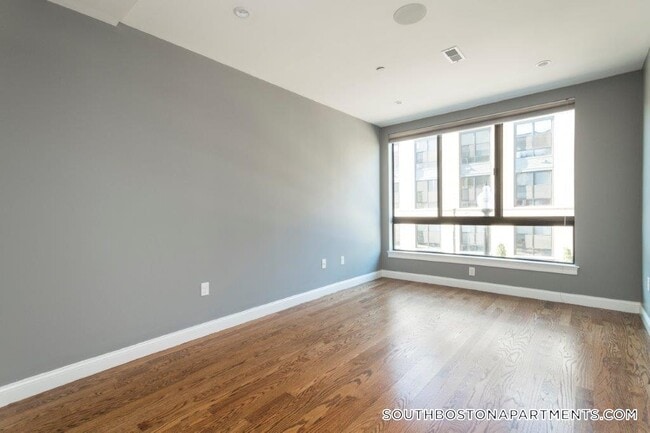 Building Photo - 339 D St