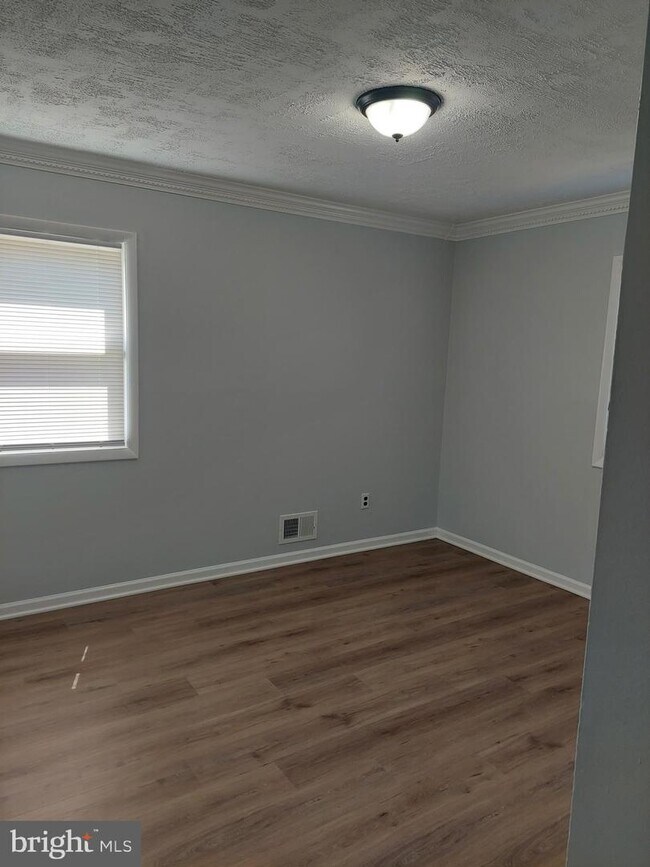 Building Photo - 6301 Den Lee Dr