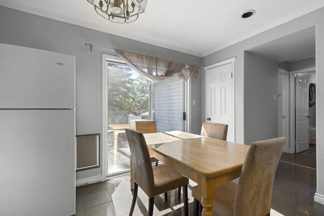 Photo du bâtiment - 9609-65ave 65 Ave