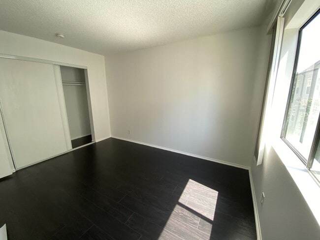 Foto del edificio - 827 S Wilton Pl