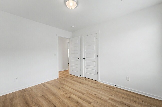 Foto del edificio - 4 Bed, 2 Bath Home !!