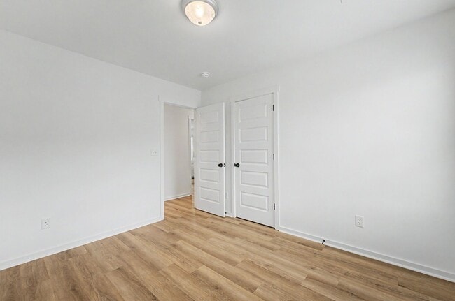 Building Photo - 807 W Meason Ave