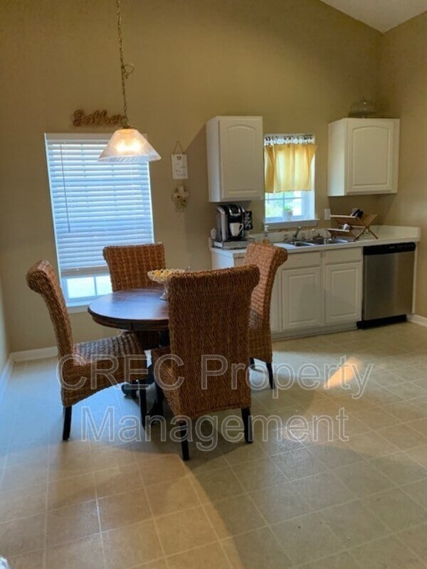 Building Photo - 5024 Holdsworth Dr