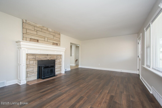 Foto del edificio - 6156 Cherry Hill Ct