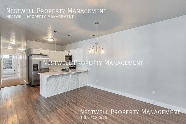 Foto del edificio - $250 OFF 1ST MONTH'S RENT - 3-Bed Ground-l...
