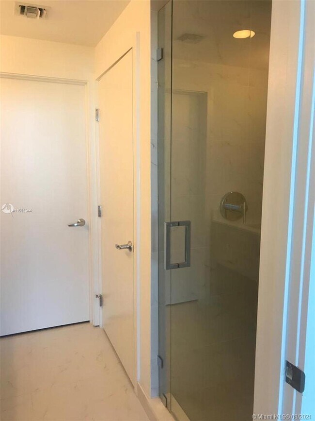 Building Photo - 16385 Biscayne Blvd