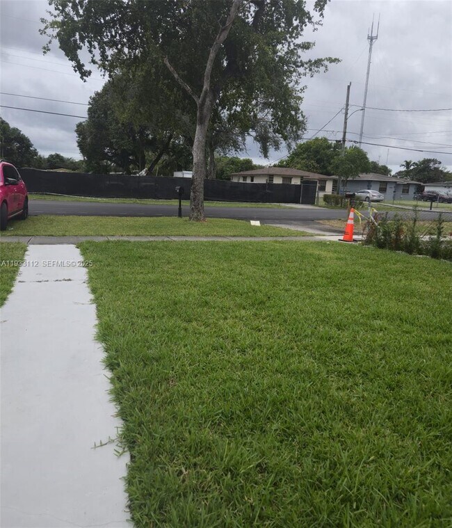 Foto del edificio - 4425 SW 21st St