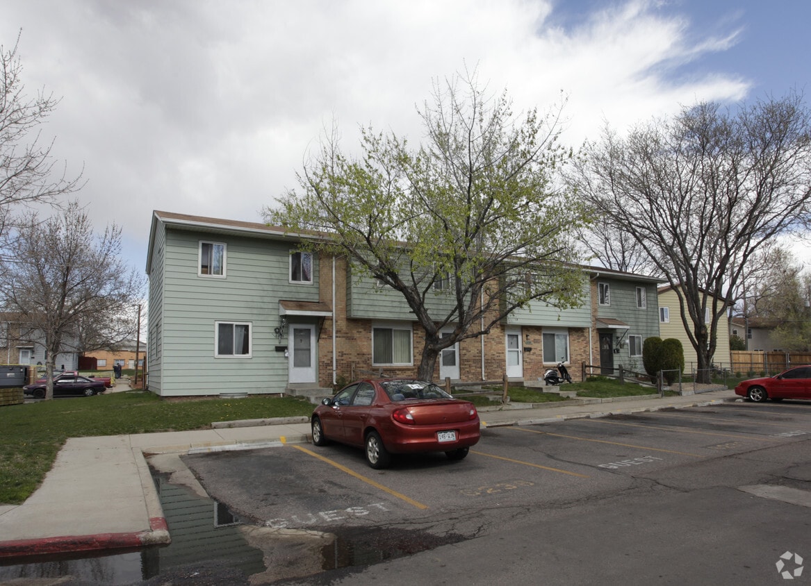 Rose Hill Townhouses Commerce City Co Apartments Com