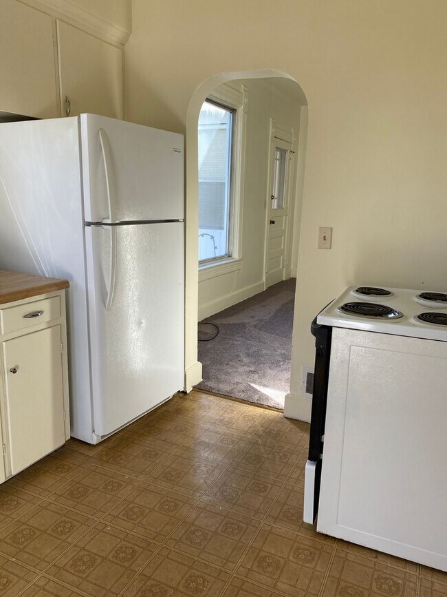 Foto del edificio - 1347 Center Ave